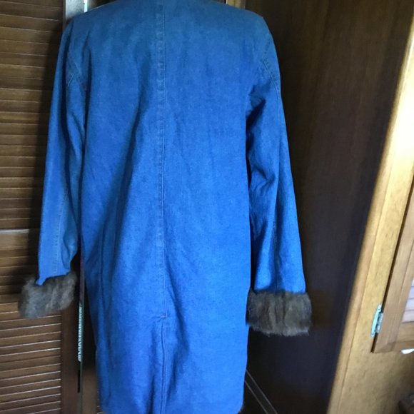 Denim and Company size small faux fur lined denim coat. SIZE S - Picture 6 of 7